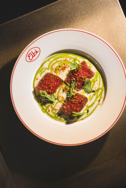 Thon rouge mariné, condiment riquette et épices dukkah_